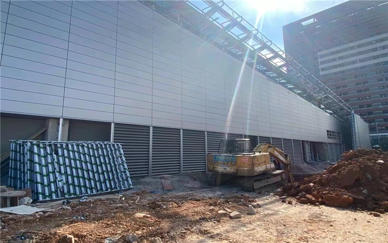 华南理工大学广州国际校区体育馆采用我司板材